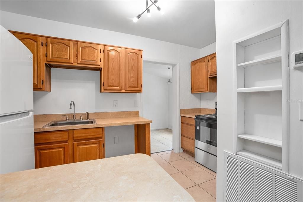 For Sale: $215,000 (3 beds, 1 baths, 1055 Square Feet)