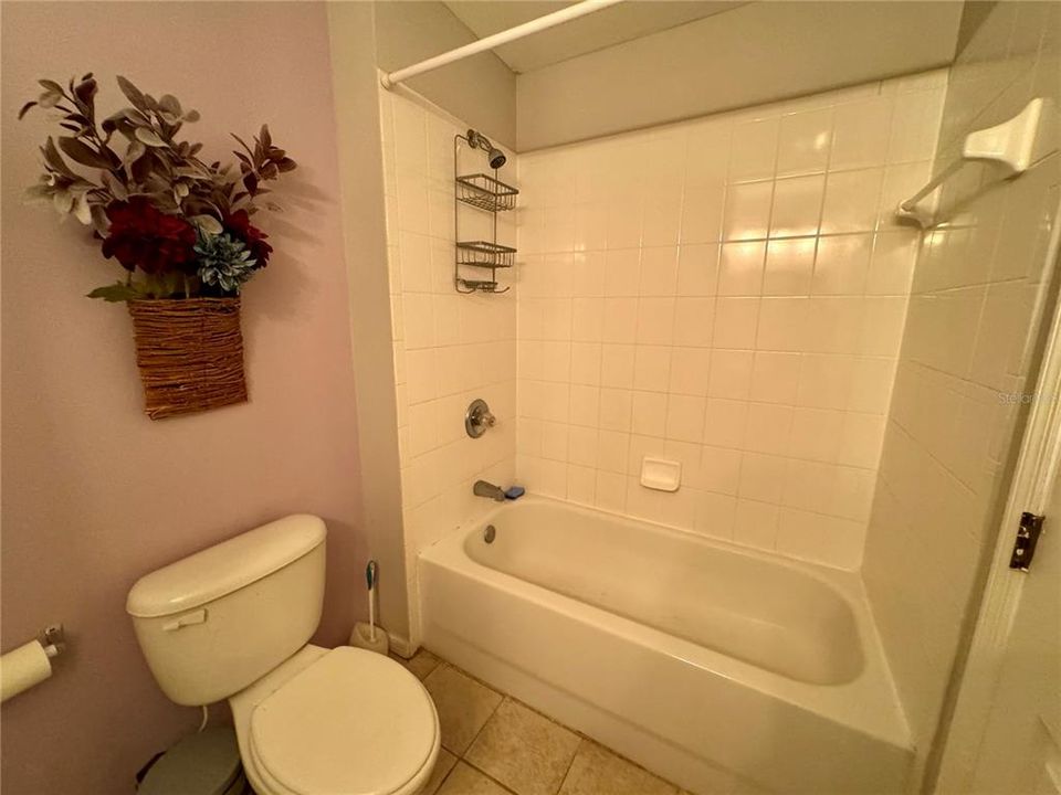 For Rent: $1,900 (3 beds, 2 baths, 1414 Square Feet)