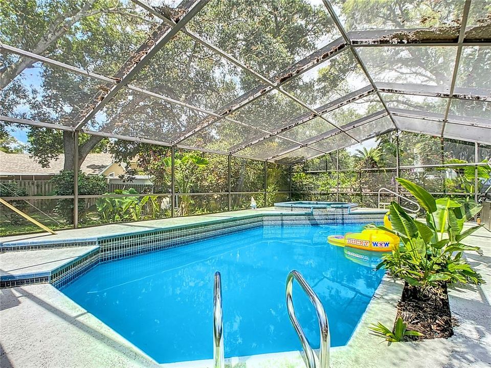 En Venta: $774,900 (4 camas, 3 baños, 2562 Pies cuadrados)