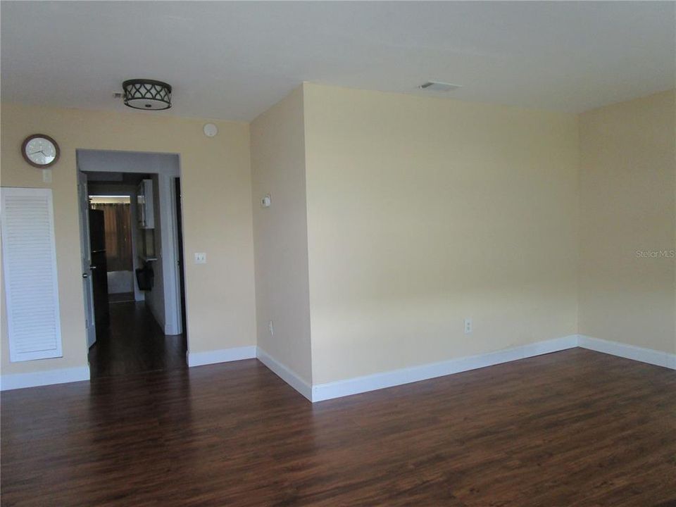 For Sale: $100,000 (1 beds, 1 baths, 585 Square Feet)