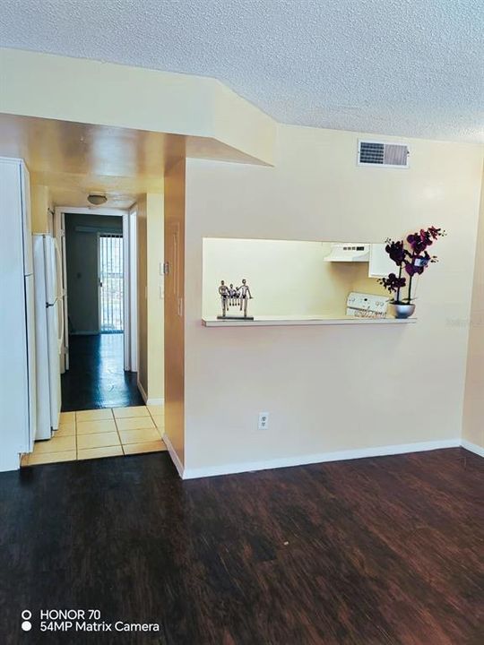 For Rent: $1,250 (1 beds, 1 baths, 504 Square Feet)