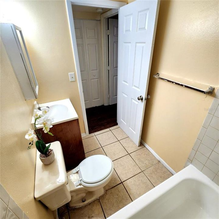 For Rent: $1,250 (1 beds, 1 baths, 504 Square Feet)