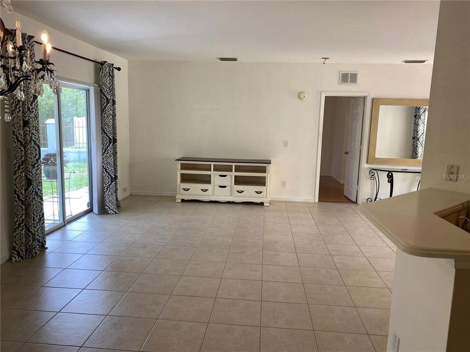 For Rent: $2,500 (3 beds, 2 baths, 1464 Square Feet)