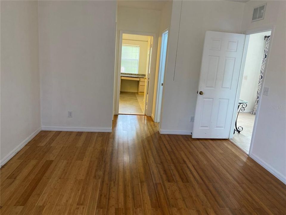 For Rent: $2,500 (3 beds, 2 baths, 1464 Square Feet)