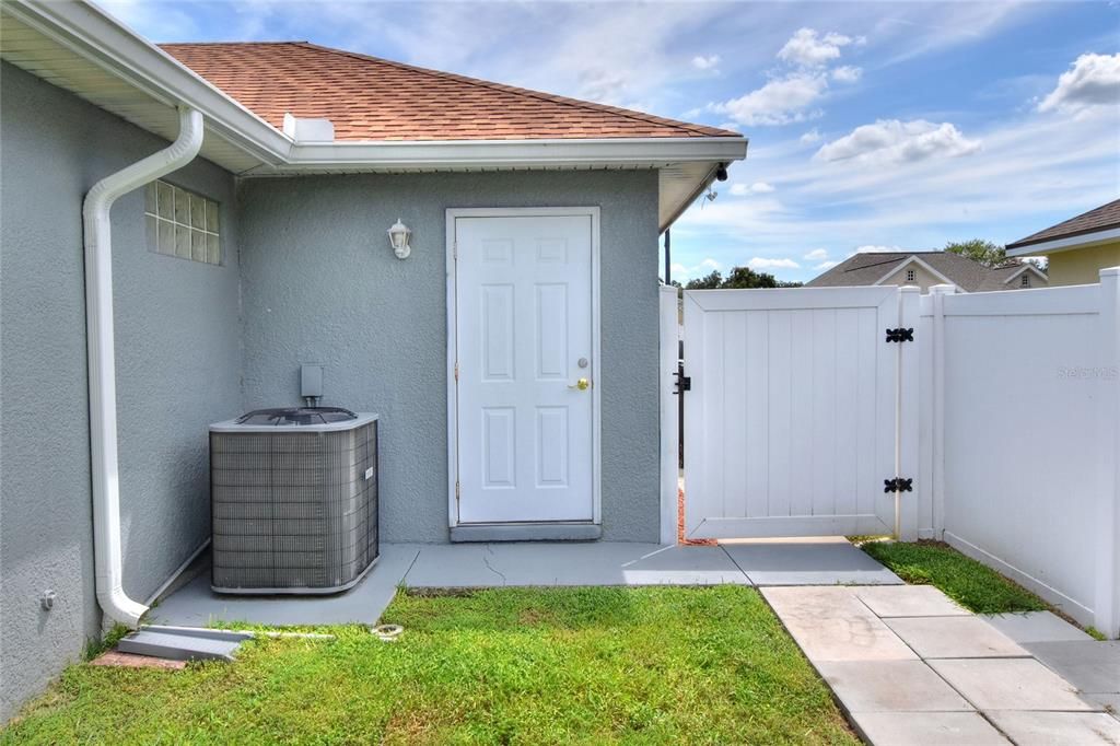 For Sale: $349,900 (3 beds, 2 baths, 1686 Square Feet)