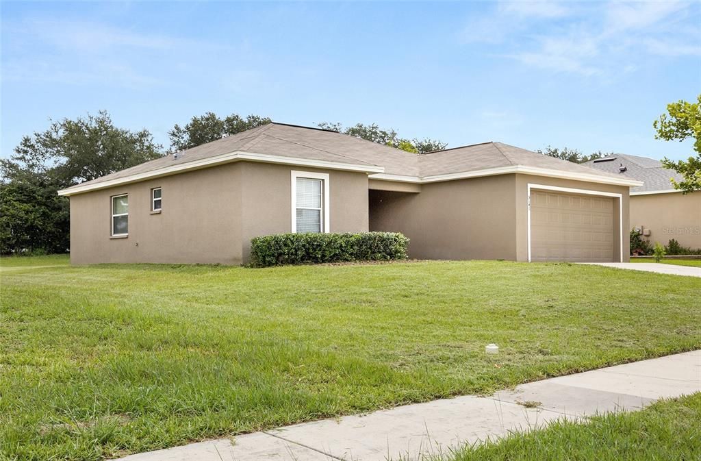 For Rent: $2,195 (3 beds, 2 baths, 1261 Square Feet)