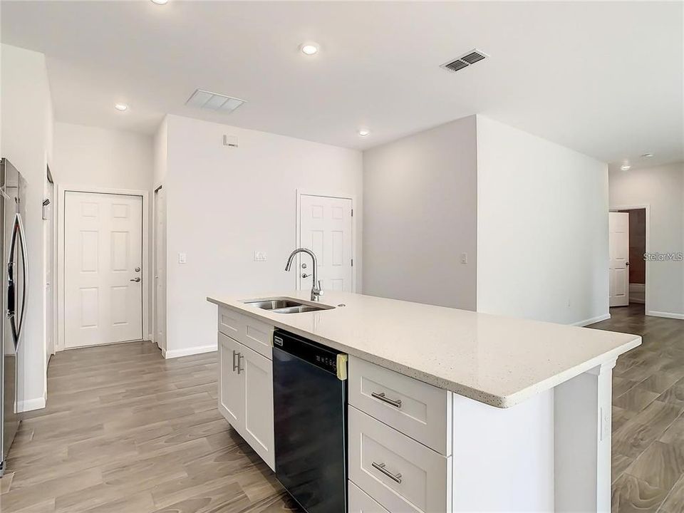 For Sale: $299,000 (4 beds, 2 baths, 1659 Square Feet)