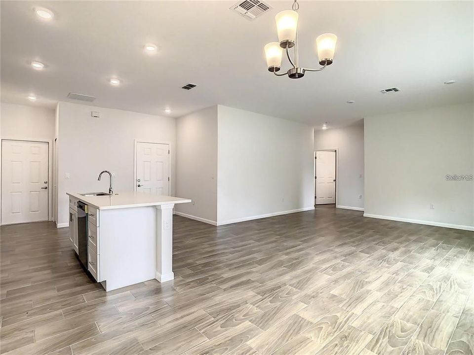 For Sale: $299,000 (4 beds, 2 baths, 1659 Square Feet)