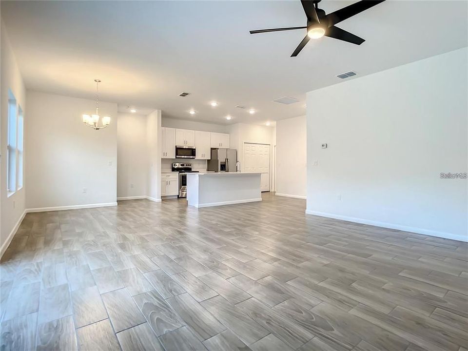 For Sale: $299,000 (4 beds, 2 baths, 1659 Square Feet)