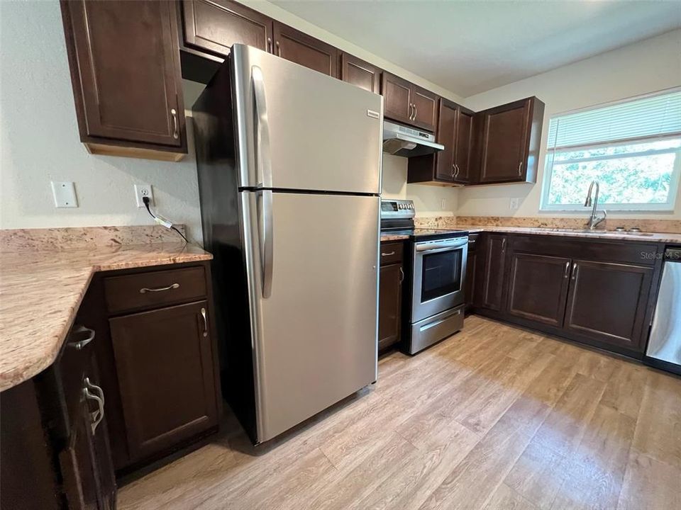 Active With Contract: $1,195 (2 beds, 2 baths, 978 Square Feet)