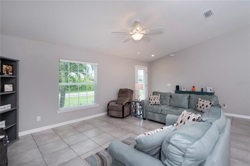 For Sale: $480,000 (3 beds, 2 baths, 1640 Square Feet)