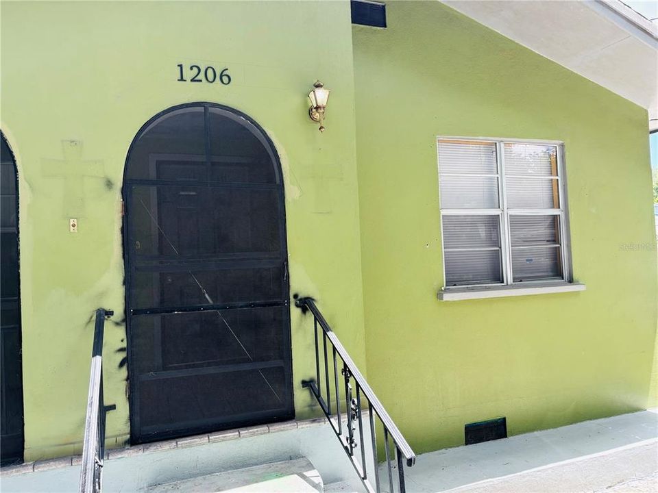 For Sale: $252,000 (3 beds, 1 baths, 703 Square Feet)