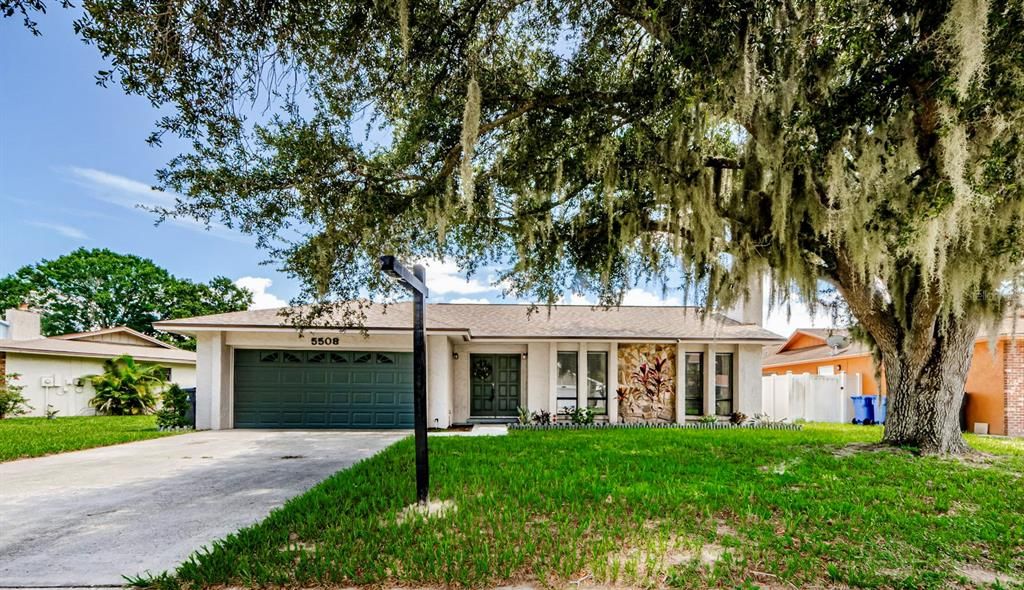 Beautiful home in a Cul-de-Sac Street