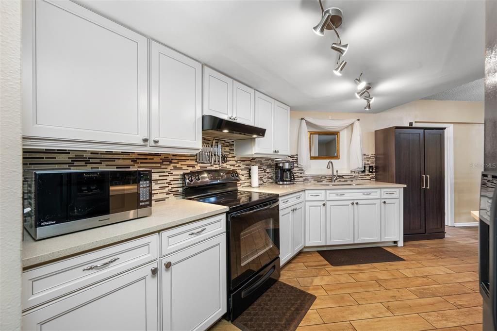 For Sale: $332,000 (3 beds, 2 baths, 1422 Square Feet)