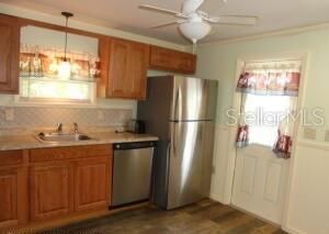 For Sale: $119,900 (1 beds, 1 baths, 640 Square Feet)