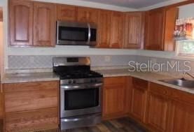 For Sale: $119,900 (1 beds, 1 baths, 640 Square Feet)