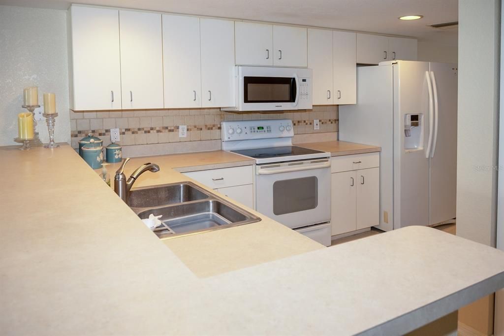 For Sale: $239,900 (2 beds, 2 baths, 1285 Square Feet)