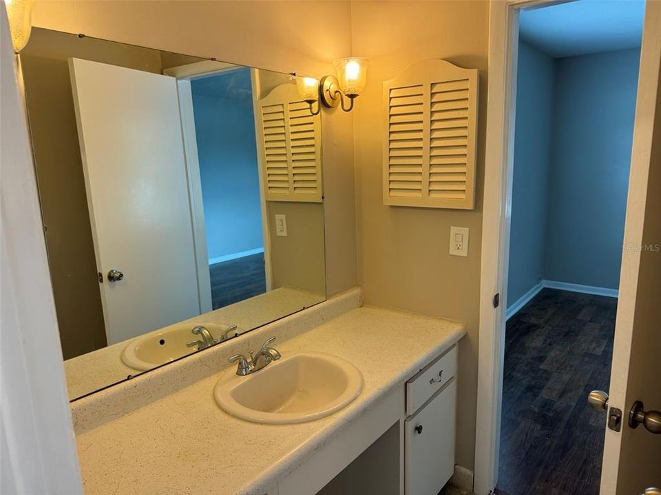 Active With Contract: $1,400 (2 beds, 1 baths, 1170 Square Feet)