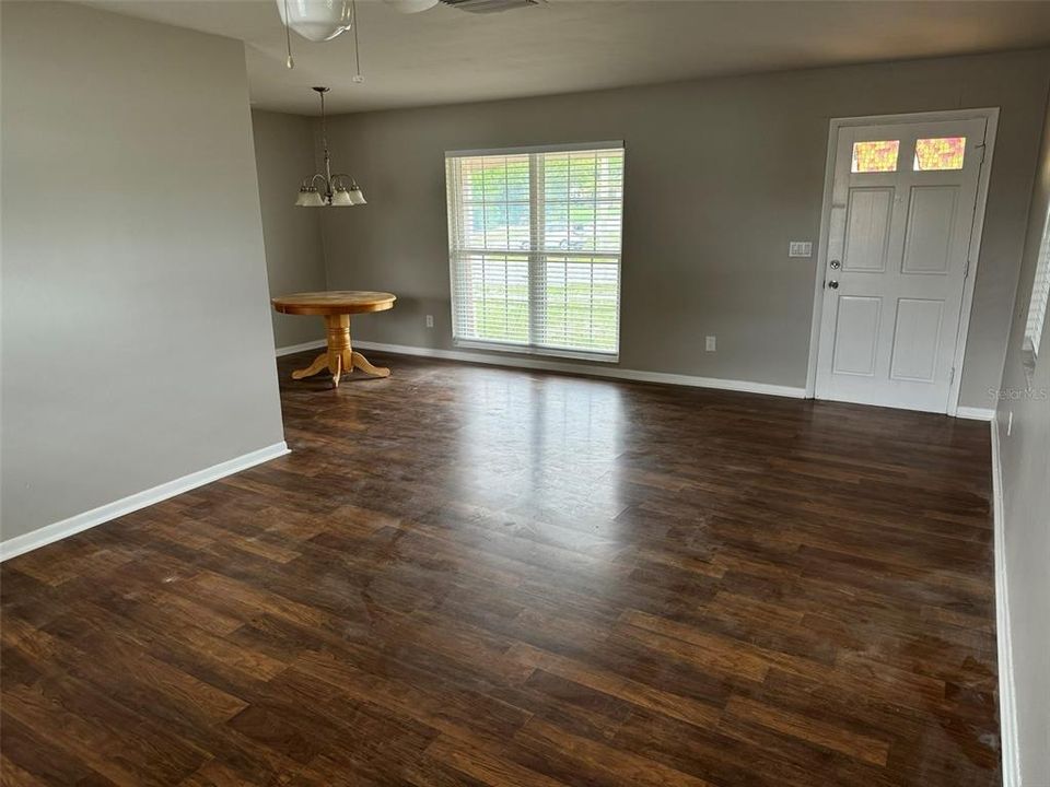 Active With Contract: $1,400 (2 beds, 1 baths, 1170 Square Feet)