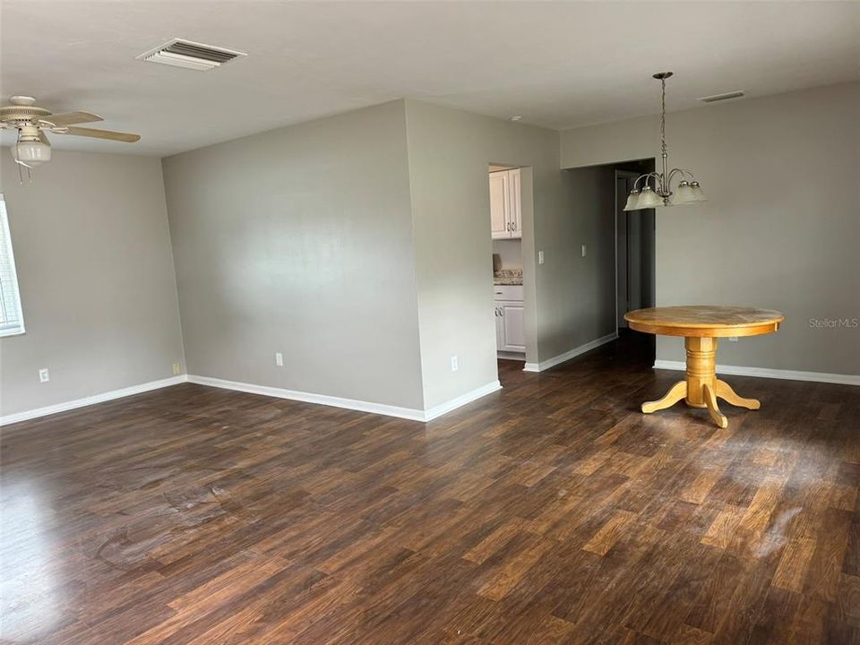 Active With Contract: $1,400 (2 beds, 1 baths, 1170 Square Feet)