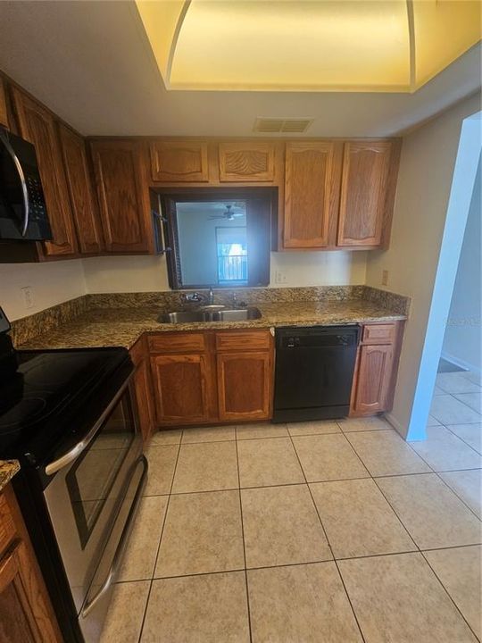 For Rent: $1,700 (2 beds, 2 baths, 924 Square Feet)