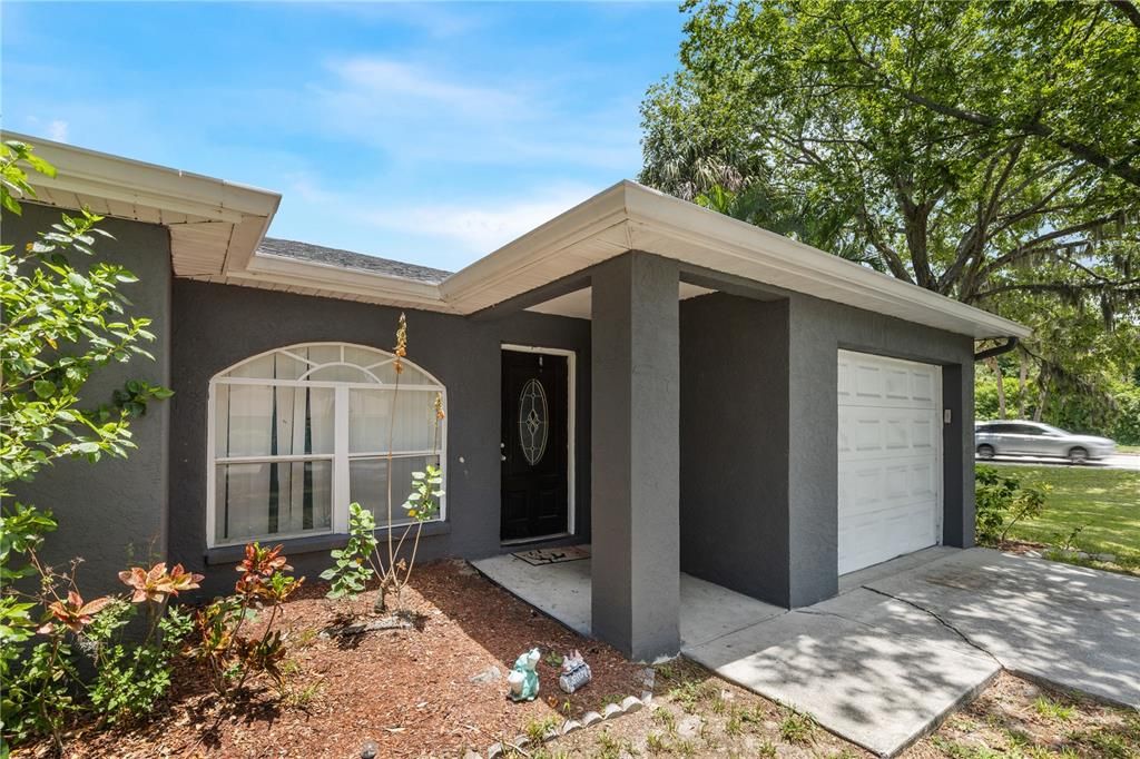 Active With Contract: $325,000 (3 beds, 2 baths, 1225 Square Feet)