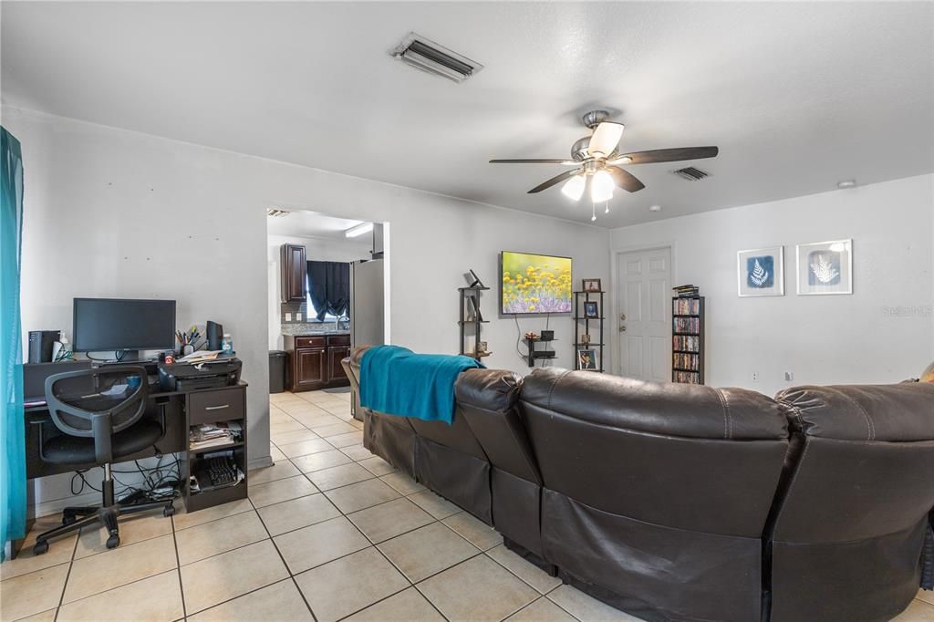 For Sale: $330,000 (3 beds, 2 baths, 1225 Square Feet)