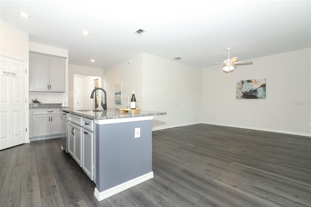 For Sale: $355,000 (3 beds, 2 baths, 1607 Square Feet)