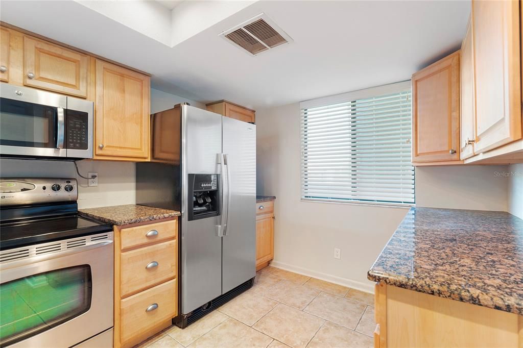 For Sale: $335,000 (2 beds, 2 baths, 1016 Square Feet)