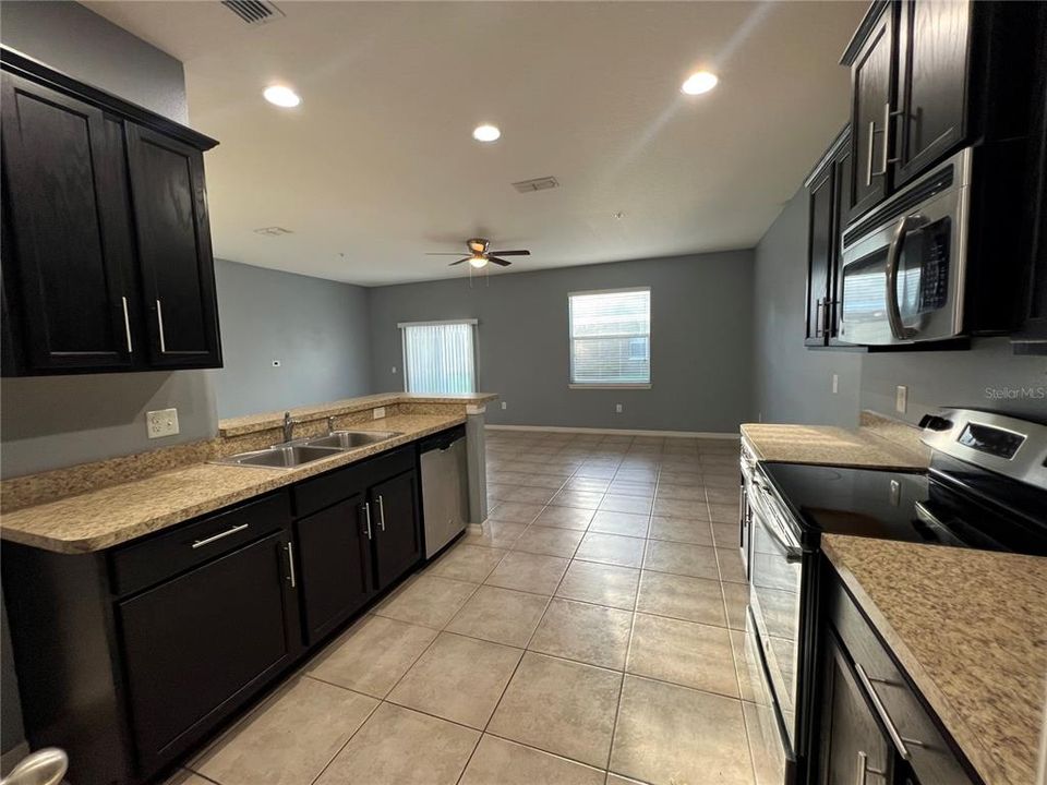 For Sale: $324,900 (3 beds, 2 baths, 1699 Square Feet)