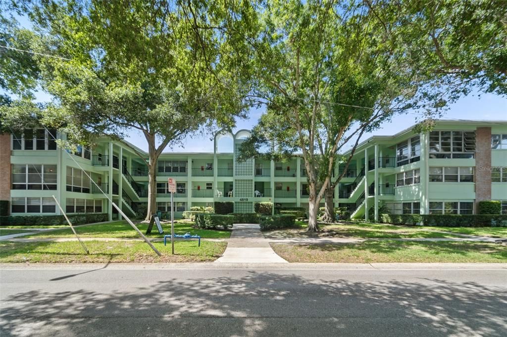 7 Oaks Condominium Community has 25 units