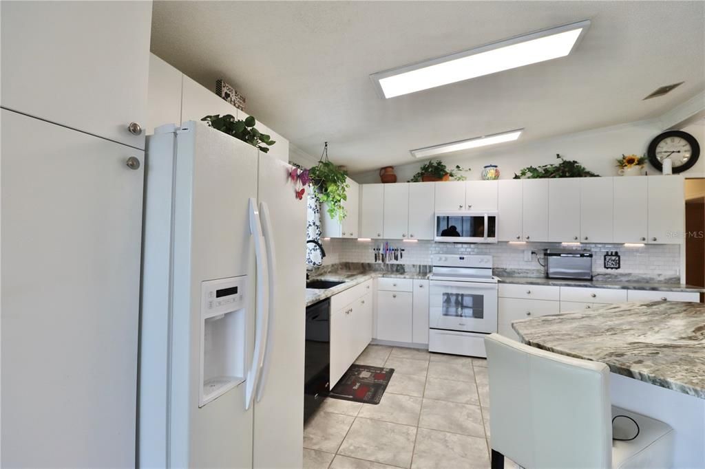 For Sale: $245,000 (2 beds, 2 baths, 1351 Square Feet)