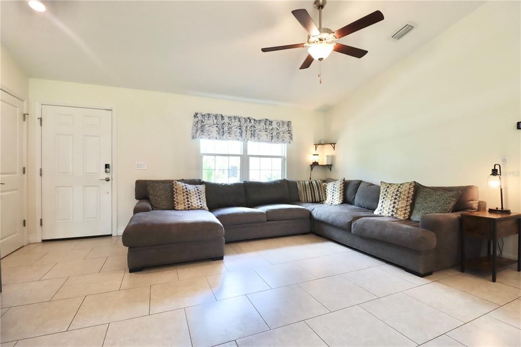 For Sale: $375,000 (3 beds, 2 baths, 1427 Square Feet)