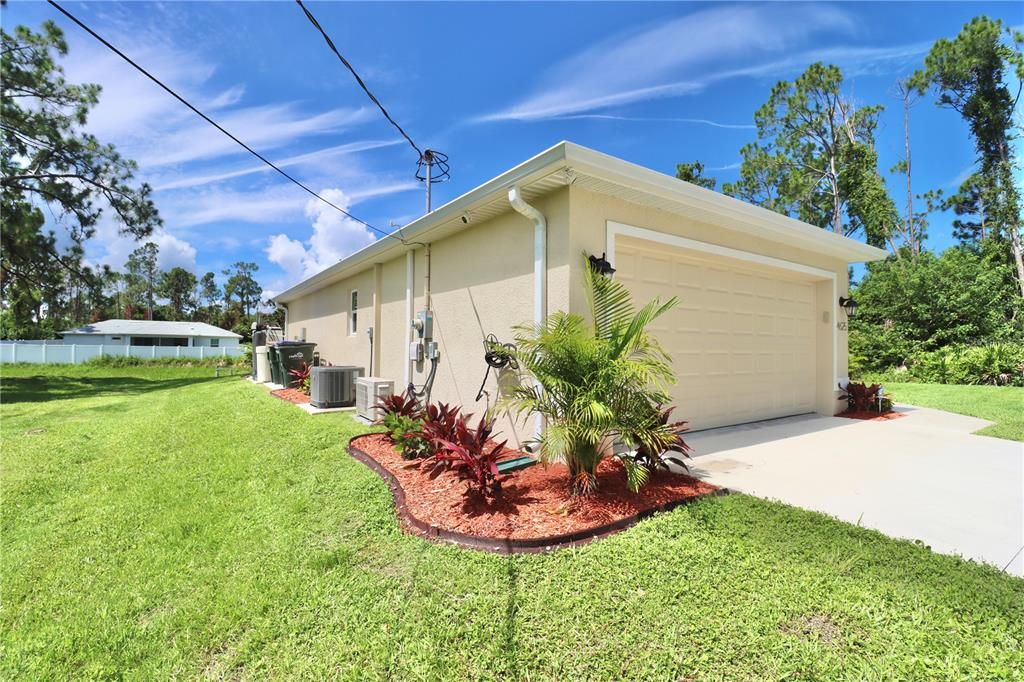 For Sale: $375,000 (3 beds, 2 baths, 1427 Square Feet)