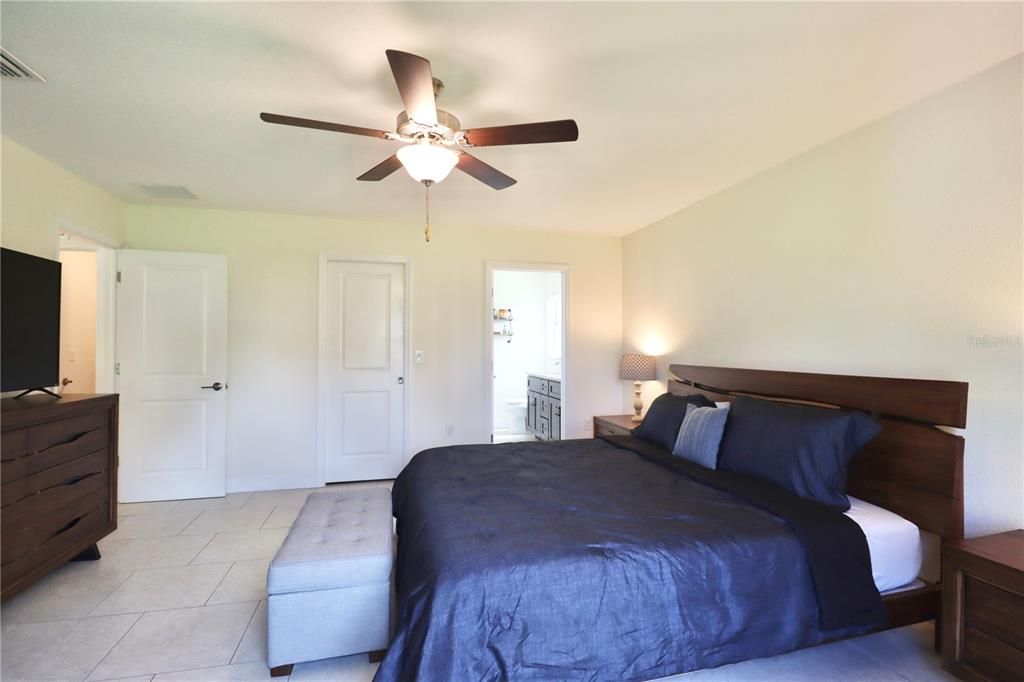 For Sale: $375,000 (3 beds, 2 baths, 1427 Square Feet)