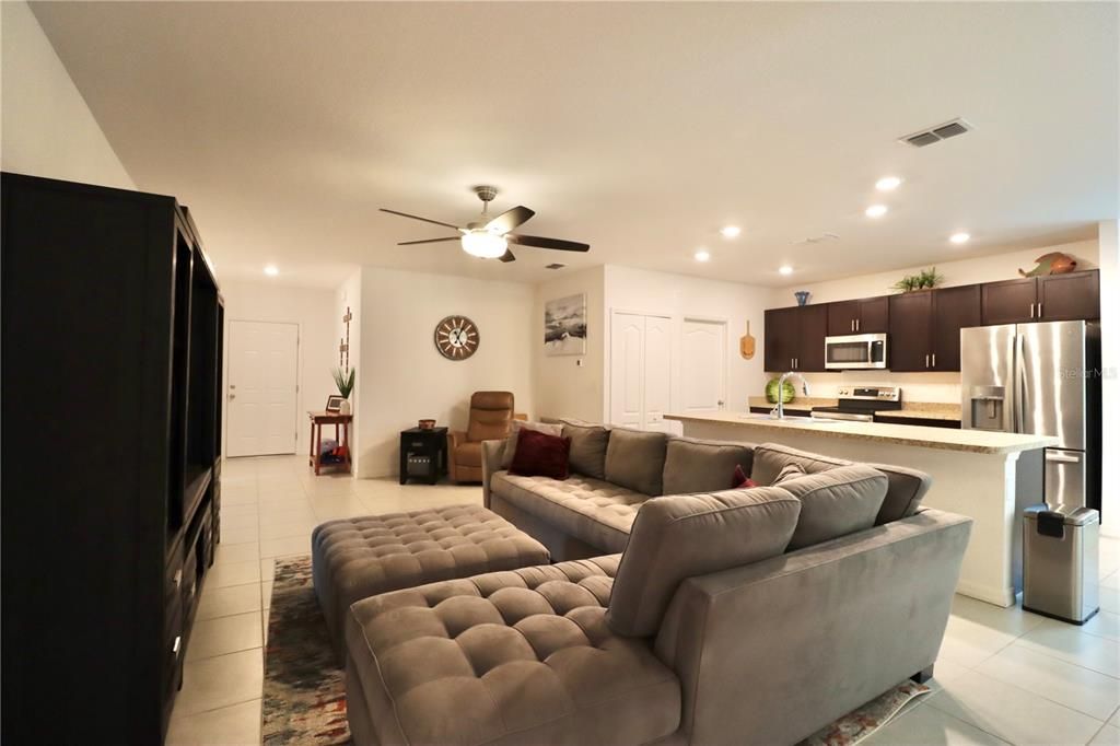 For Sale: $375,000 (4 beds, 2 baths, 1874 Square Feet)