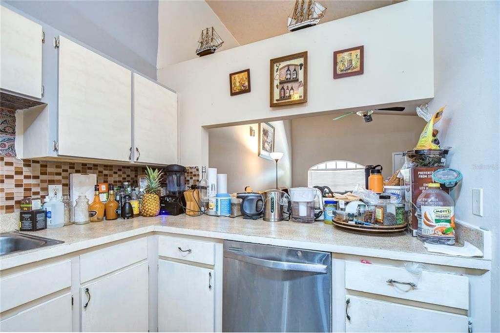 For Sale: $259,900 (3 beds, 2 baths, 1200 Square Feet)