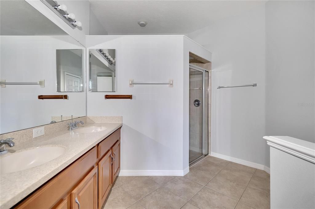 For Sale: $309,000 (2 beds, 2 baths, 1393 Square Feet)