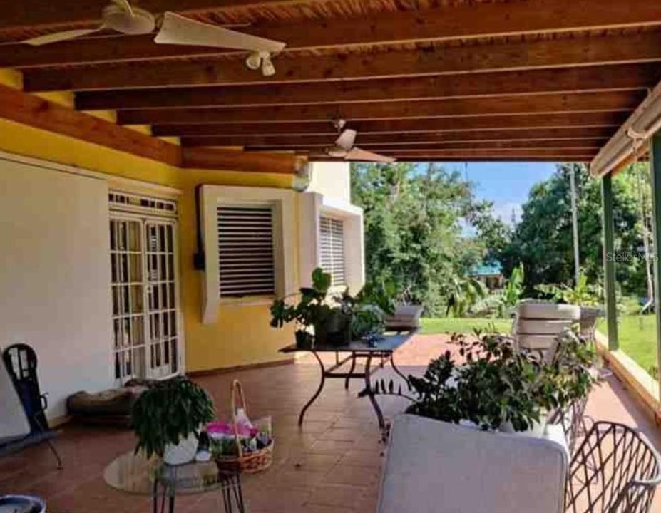 En Venta: $590,000 (3 camas, 2 baños, 2277 Pies cuadrados)