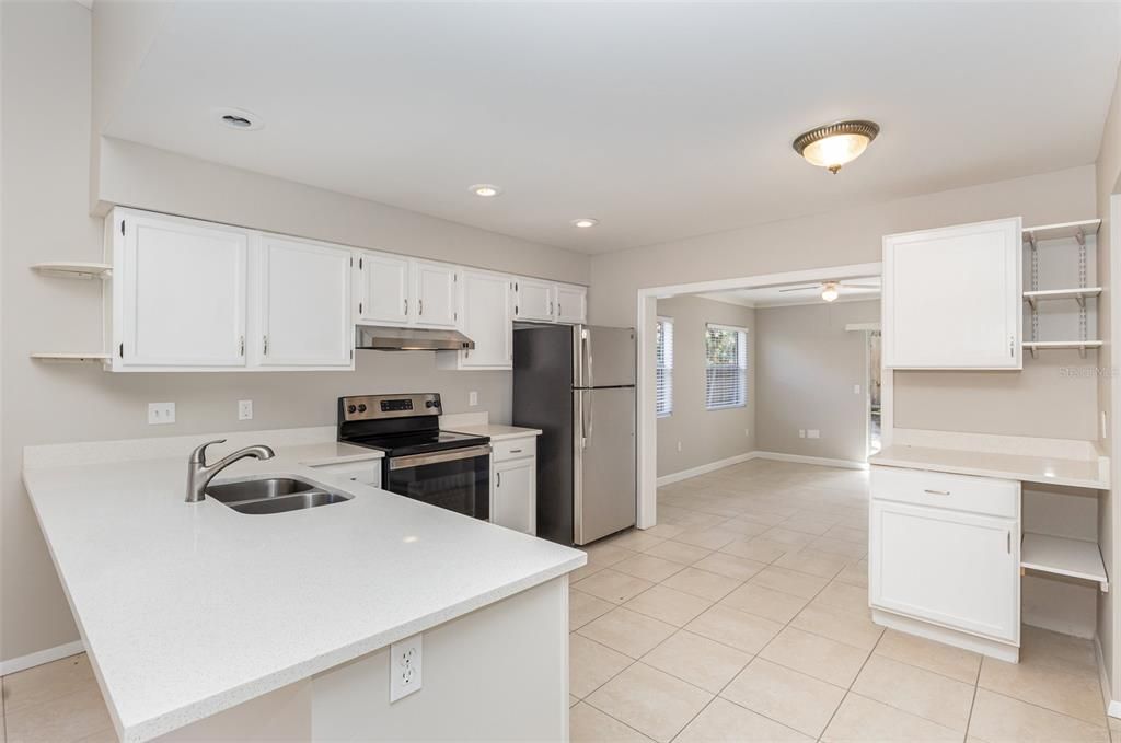 For Sale: $409,900 (3 beds, 2 baths, 1638 Square Feet)