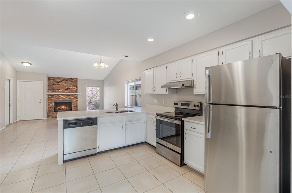 For Sale: $409,900 (3 beds, 2 baths, 1638 Square Feet)