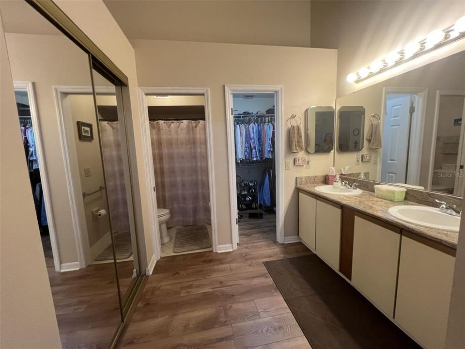 For Sale: $224,600 (2 beds, 2 baths, 1179 Square Feet)