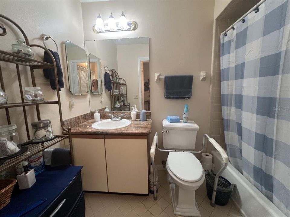 For Sale: $224,600 (2 beds, 2 baths, 1179 Square Feet)