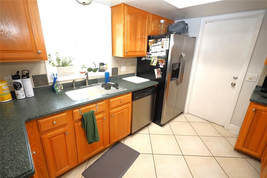 For Rent: $2,475 (3 beds, 2 baths, 1520 Square Feet)