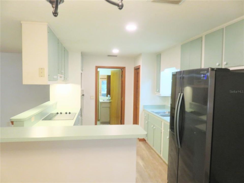 Active With Contract: $229,000 (2 beds, 2 baths, 1412 Square Feet)