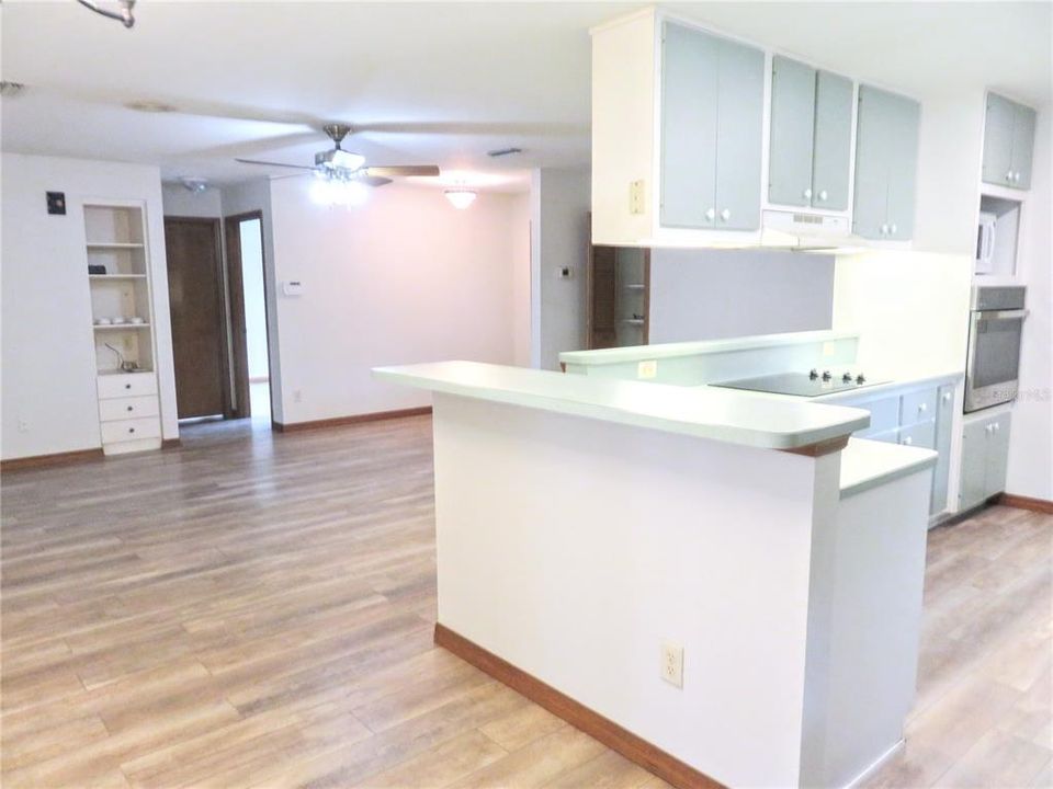 Active With Contract: $229,000 (2 beds, 2 baths, 1412 Square Feet)