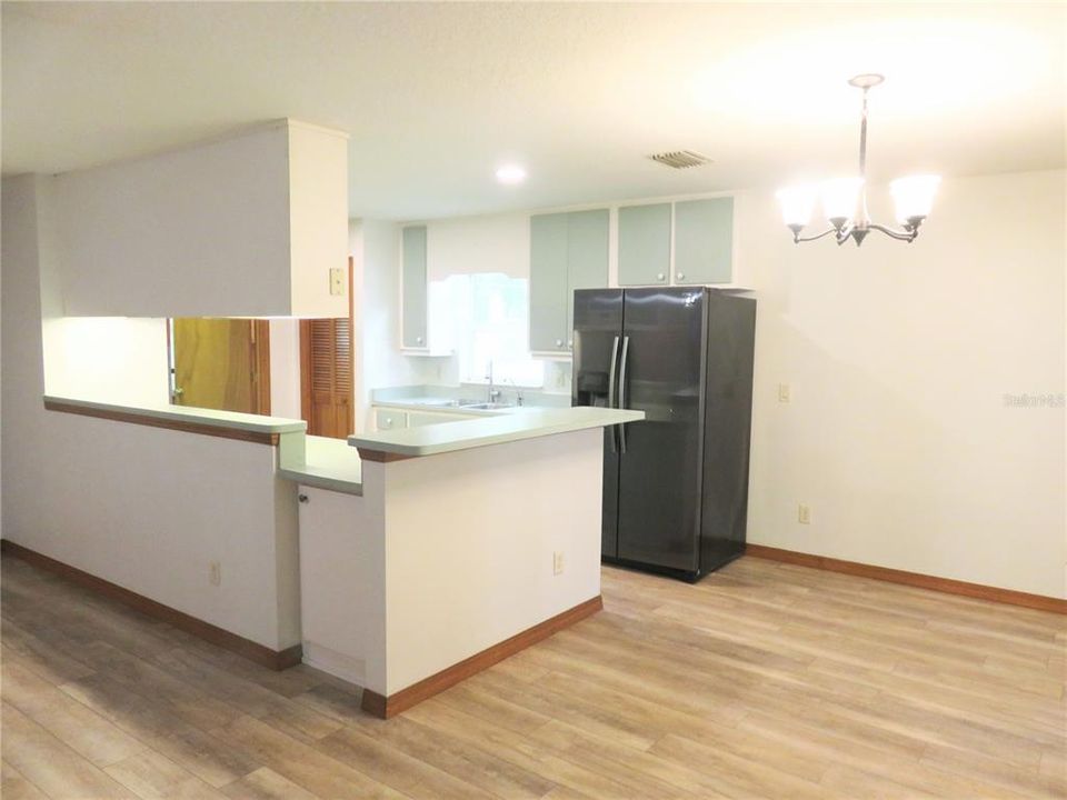 Active With Contract: $229,000 (2 beds, 2 baths, 1412 Square Feet)