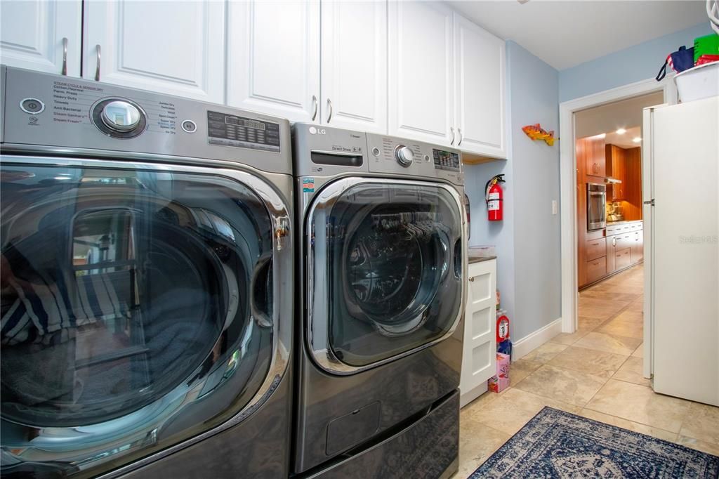 Front load washer/dryer