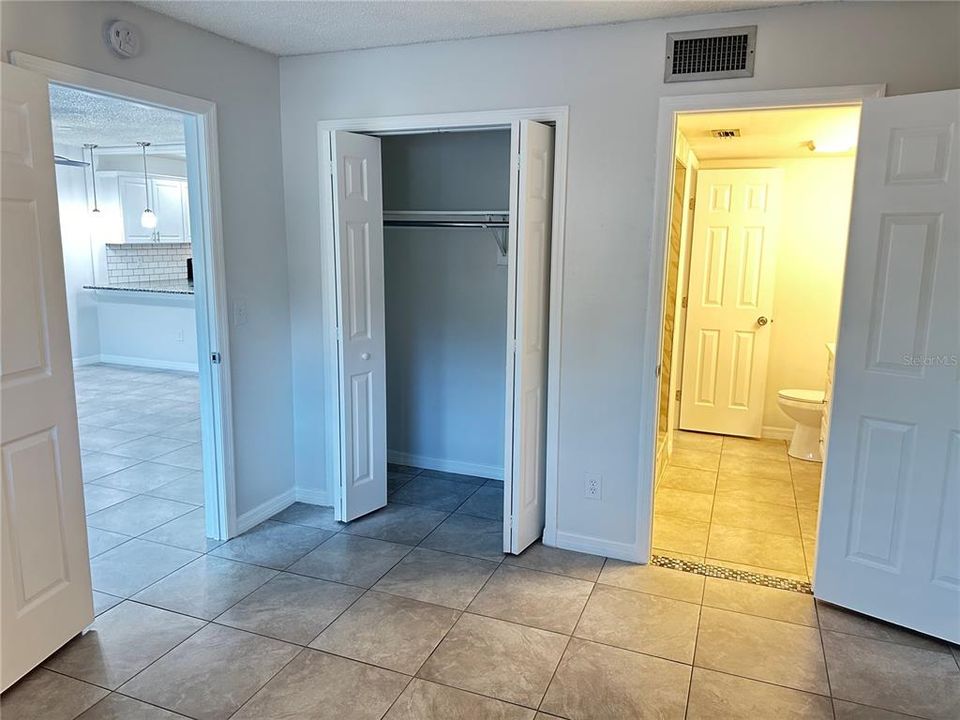 For Sale: $169,900 (2 beds, 2 baths, 1068 Square Feet)