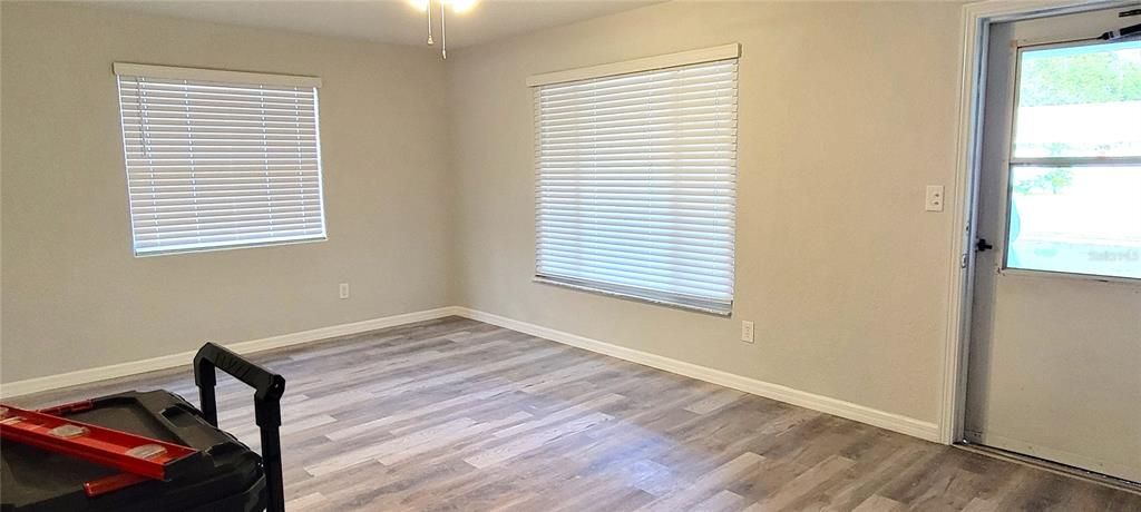 For Rent: $1,695 (2 beds, 1 baths, 945 Square Feet)